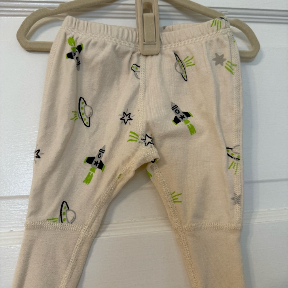 Hanna Andersson Cream Baby Leggings with Outer-space Print